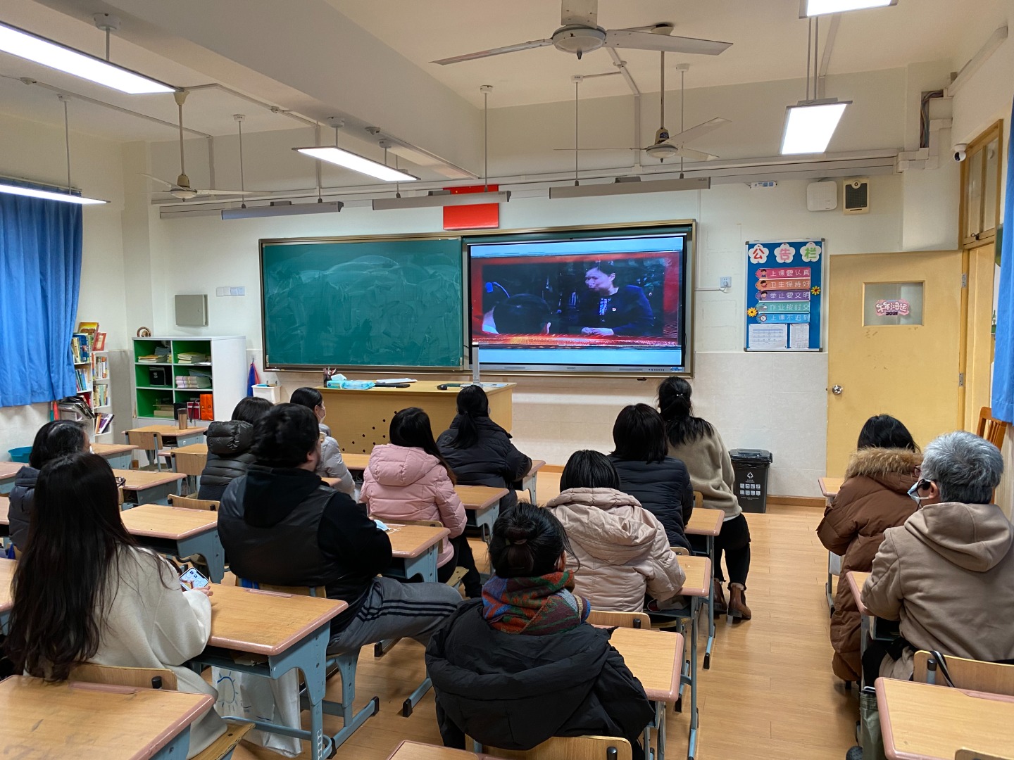 全校教职工观看吴蓉瑾事迹报告会