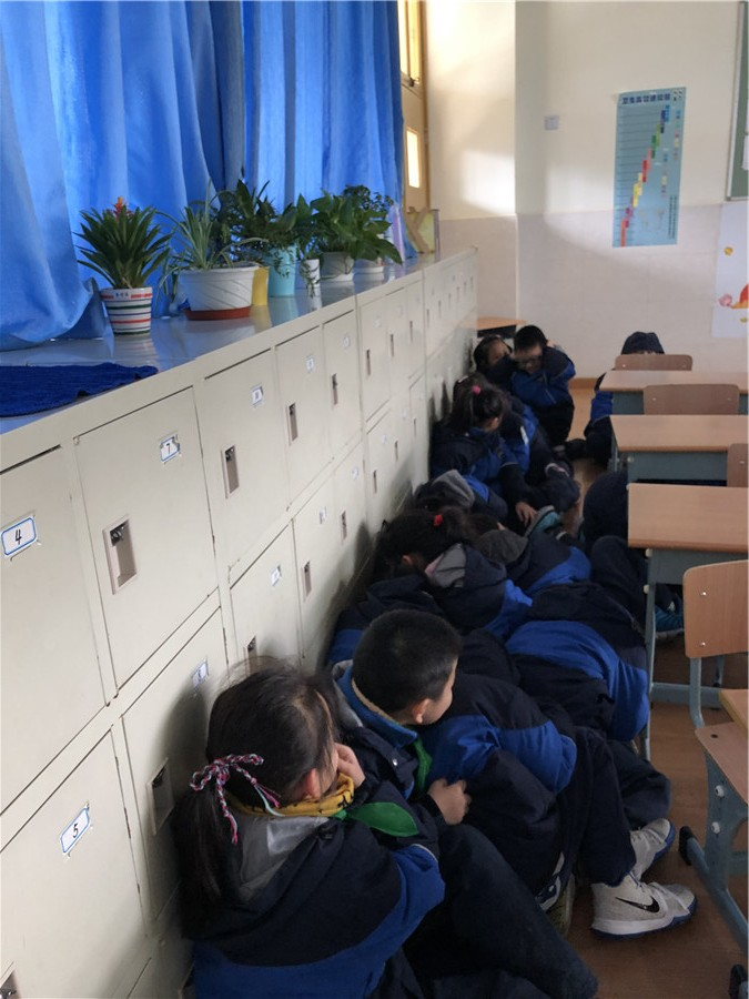 爱护家园千万条 防暴安全第一条