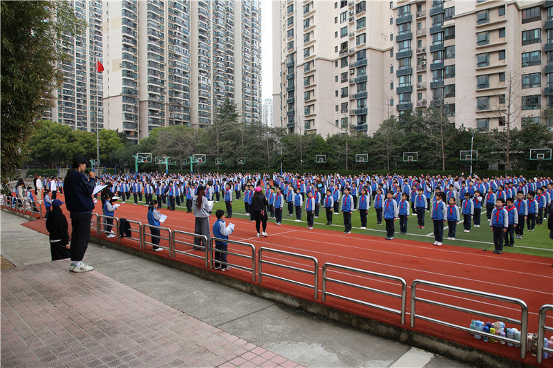 乐动赛场展风采 阳光体育润童心