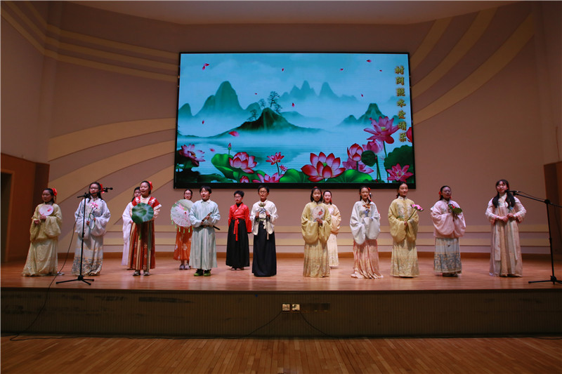 春风驰少年  万象启新篇——中学部第三周主题升旗仪式暨校园文化节开幕式