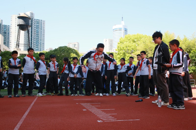 跃动青春燃激情 团结拼搏铸班魂——上海市中远实验学校春季运动会